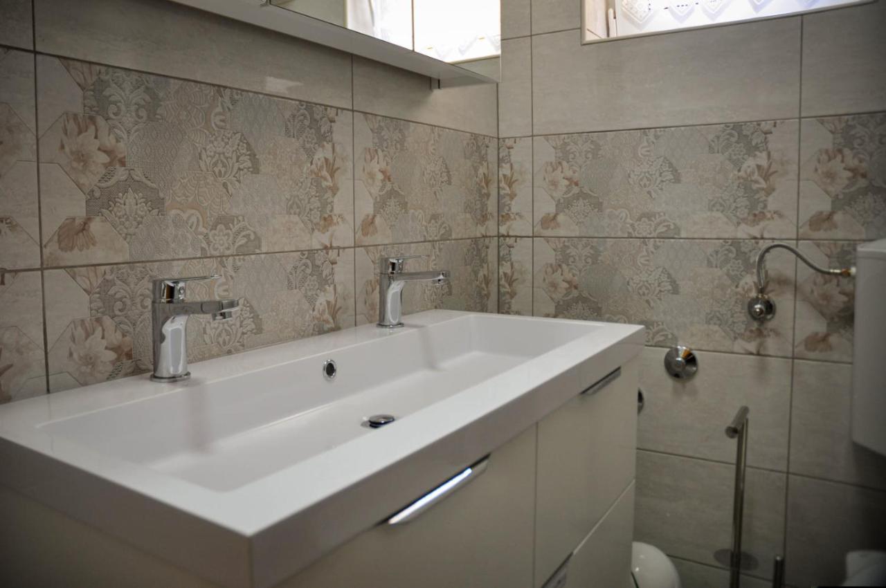 Apartmani Justic Njivice Extérieur photo
